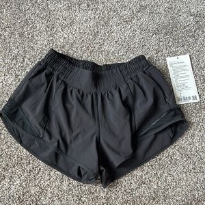 Lululemon Hotty Hot LR Short 2.5” black size 6